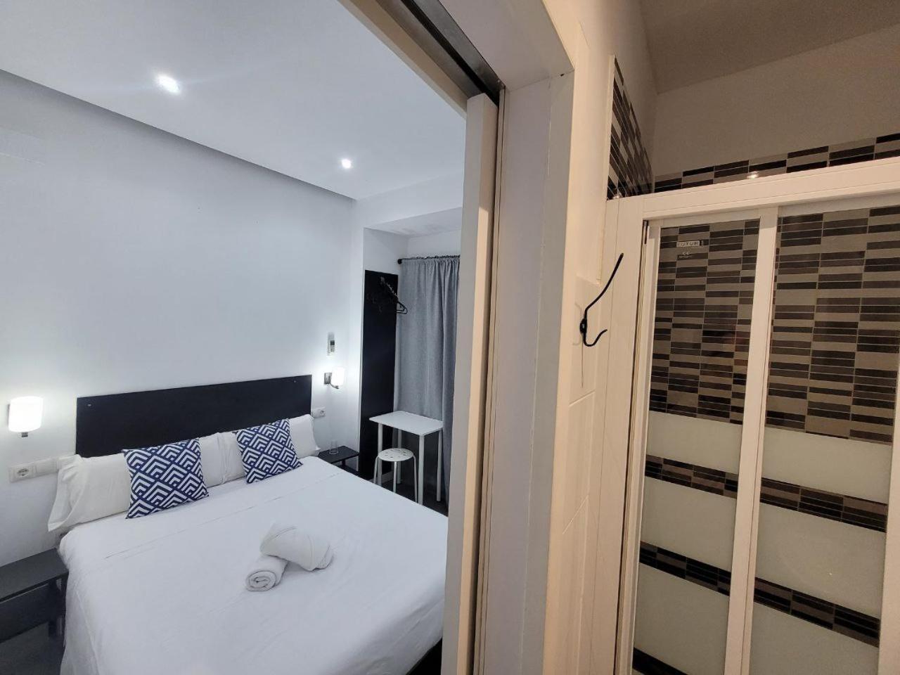 Ayz Frailes - Auto Check-In Property (Adults Only) Малага Екстериор снимка