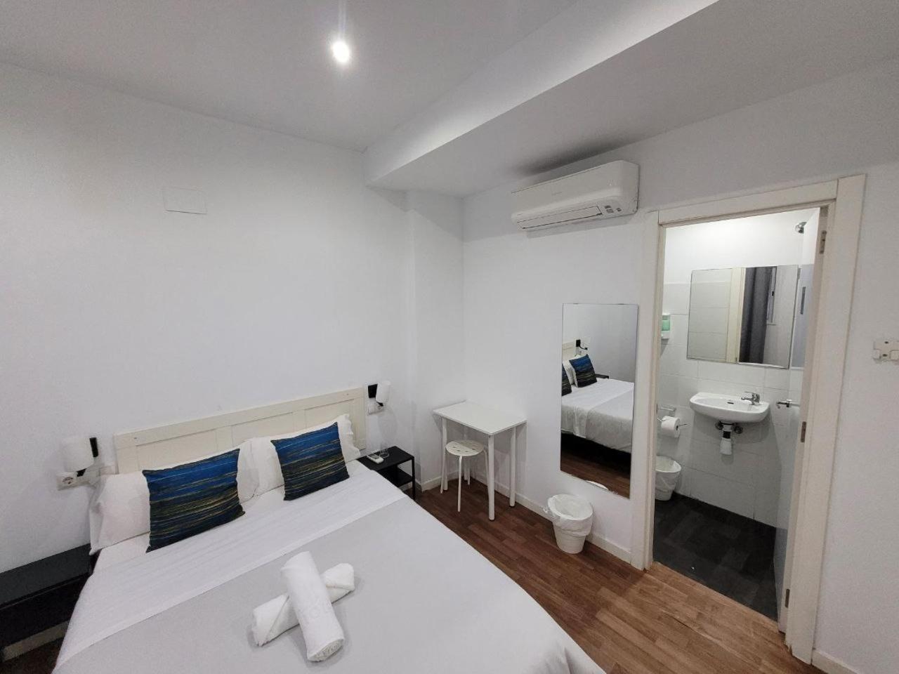 Ayz Frailes - Auto Check-In Property (Adults Only) Малага Екстериор снимка