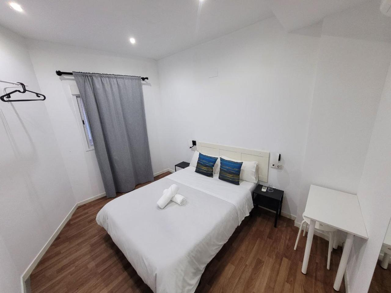 Ayz Frailes - Auto Check-In Property (Adults Only) Малага Екстериор снимка