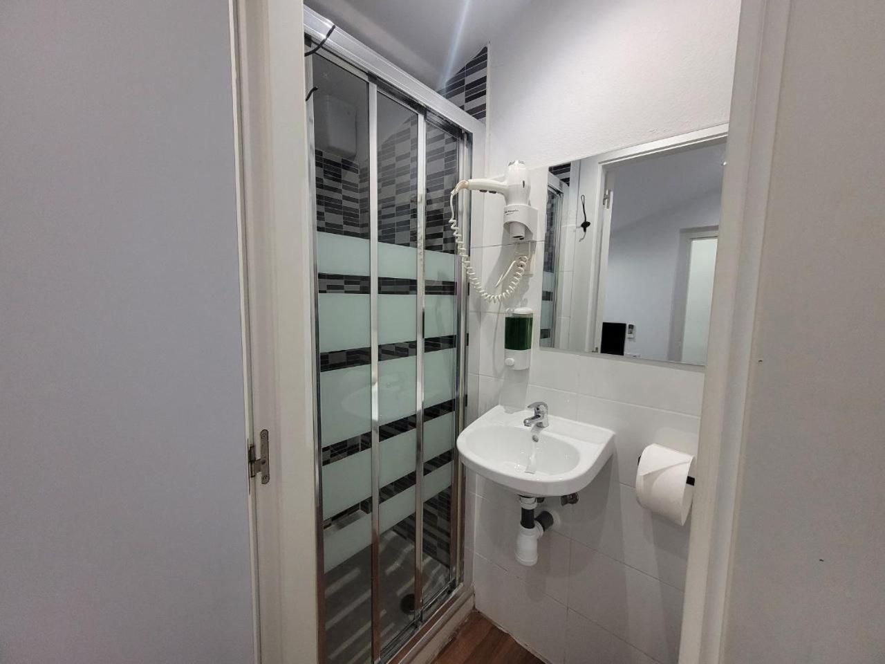 Ayz Frailes - Auto Check-In Property (Adults Only) Малага Екстериор снимка