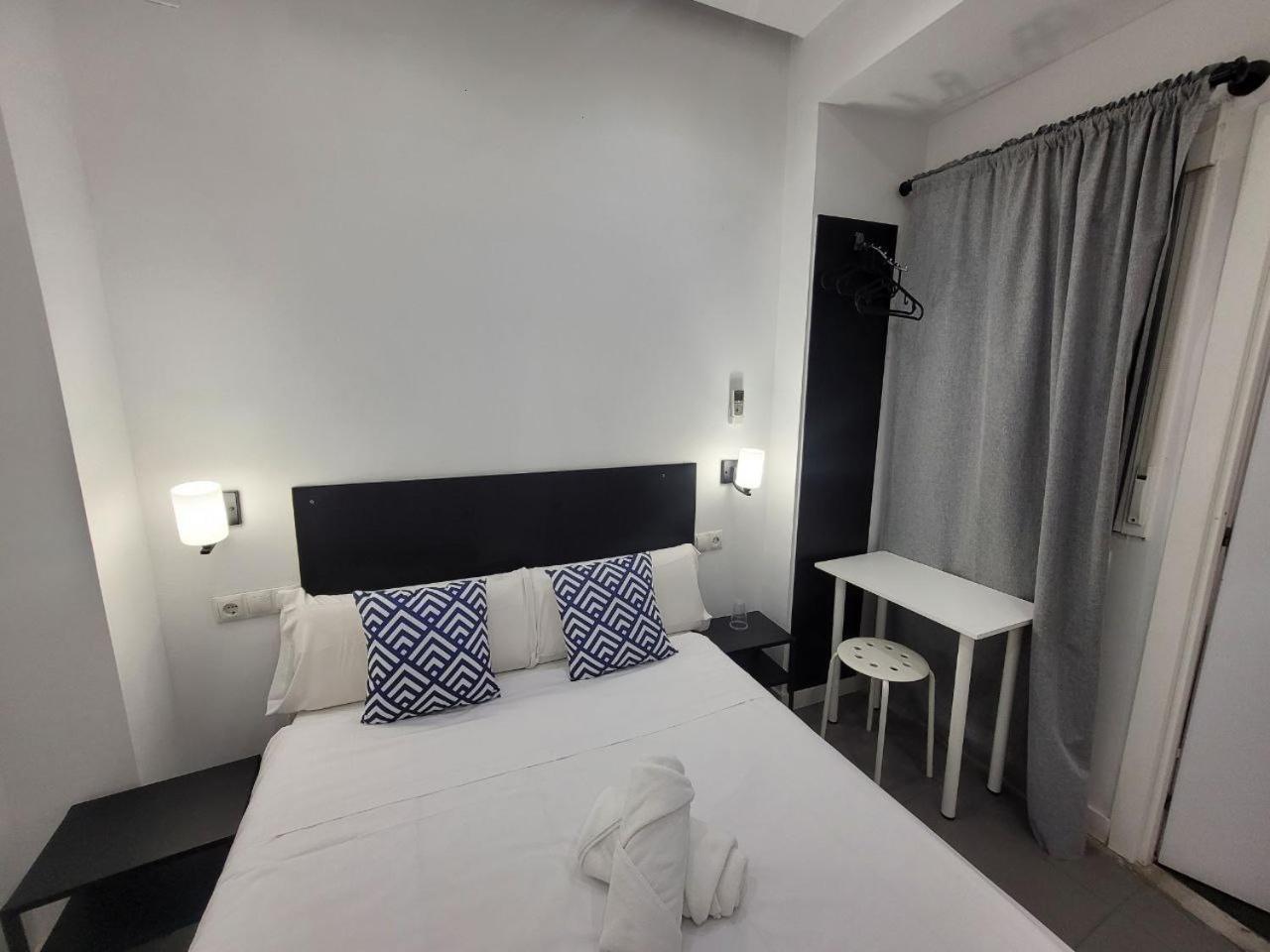 Ayz Frailes - Auto Check-In Property (Adults Only) Малага Екстериор снимка