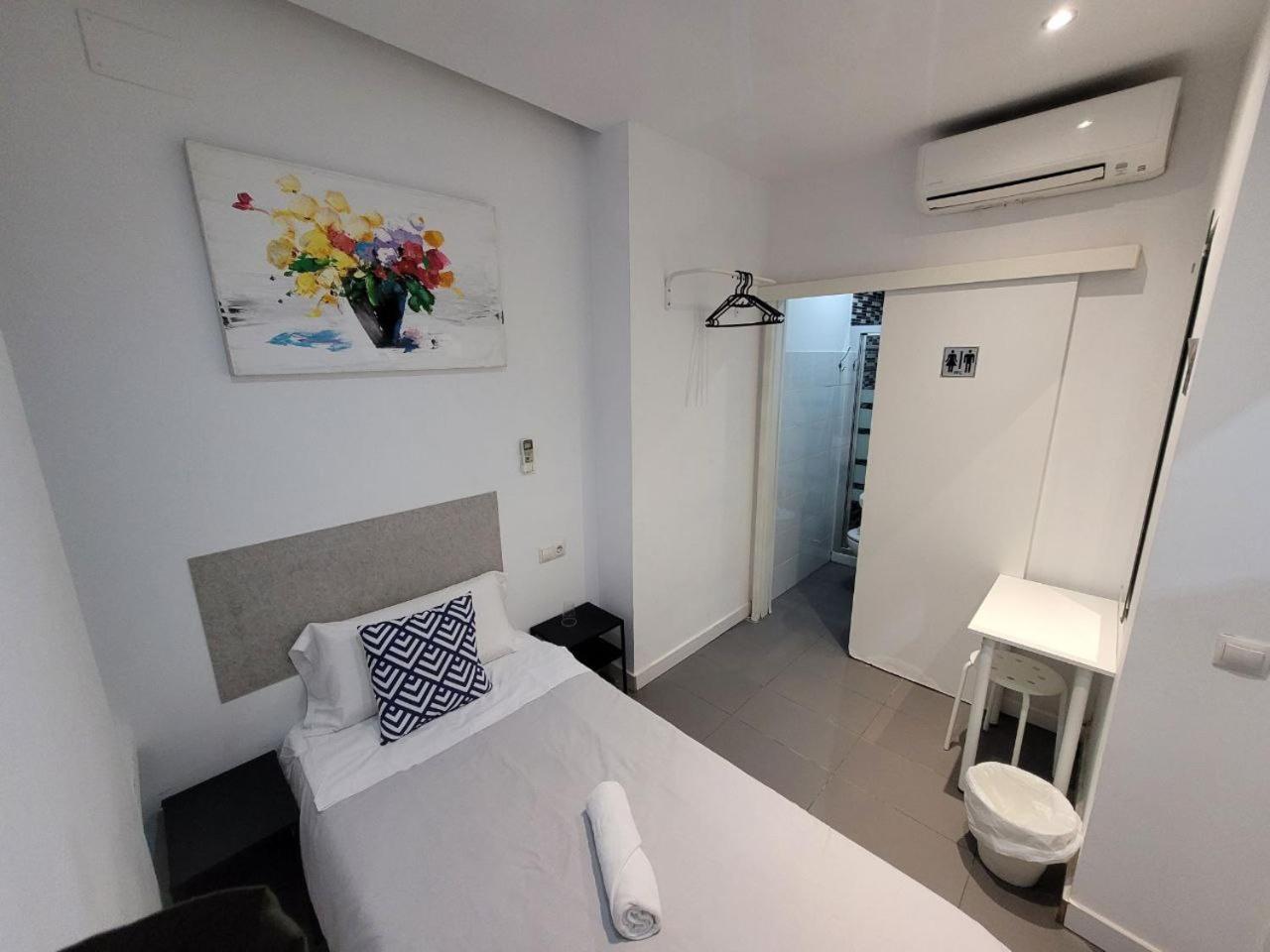 Ayz Frailes - Auto Check-In Property (Adults Only) Малага Екстериор снимка