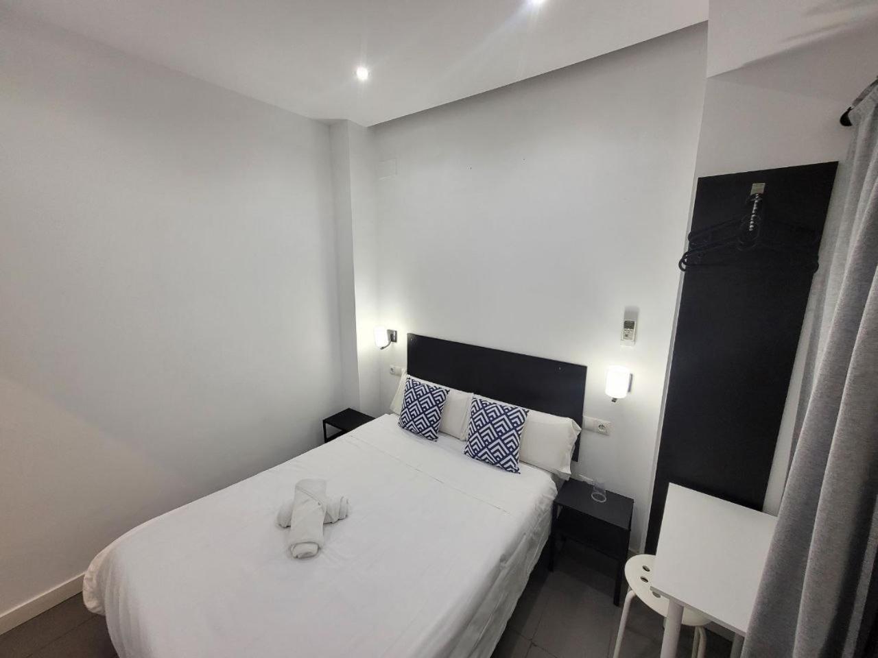 Ayz Frailes - Auto Check-In Property (Adults Only) Малага Екстериор снимка