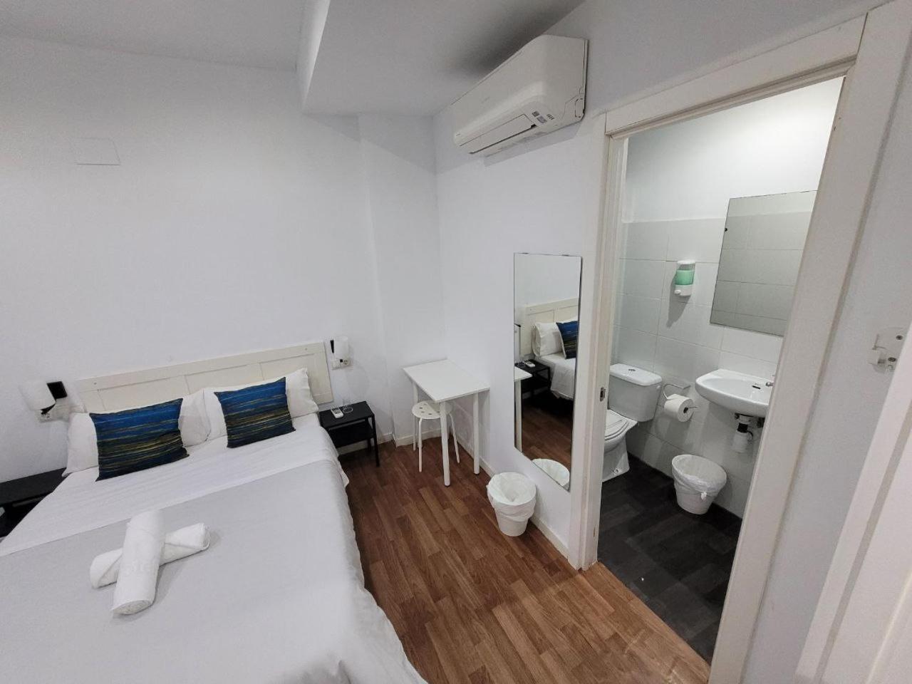 Ayz Frailes - Auto Check-In Property (Adults Only) Малага Екстериор снимка